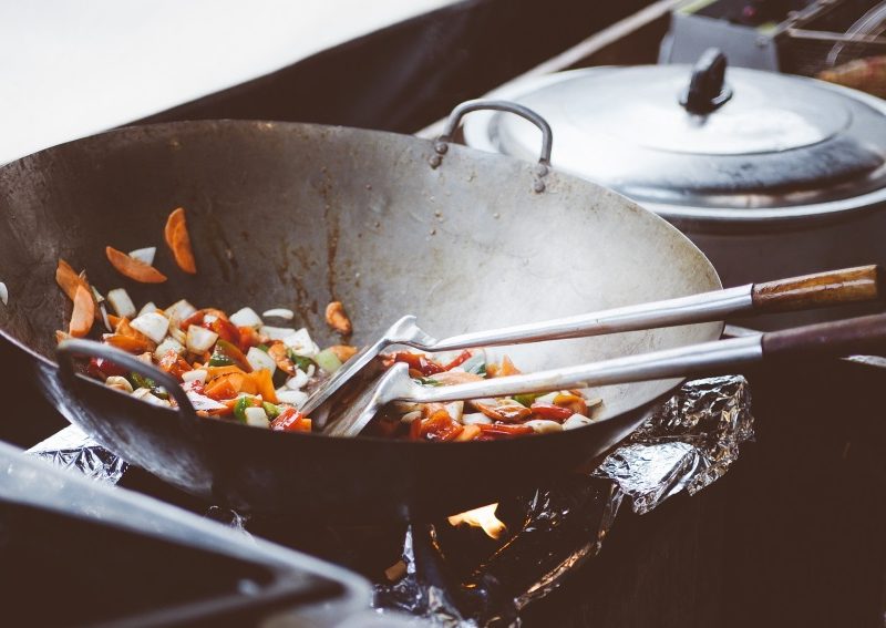 Legume gatite in tigaie wok